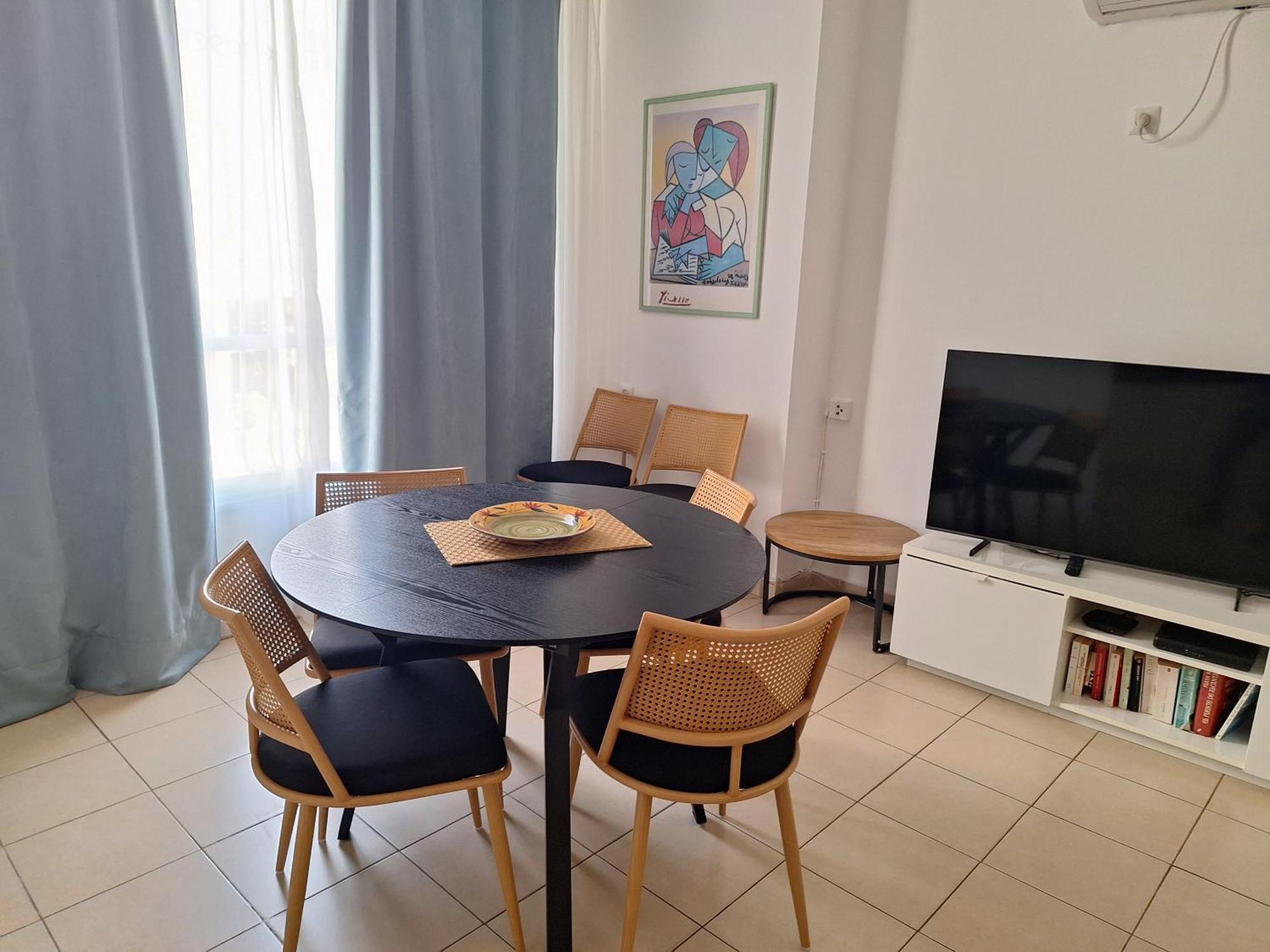 Amazing Apartment For 3 Guests Steps From The Beach Netánja Kültér fotó